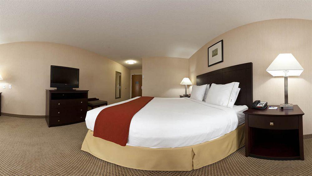 Holiday Inn Express Hotel & Suites Tipp City By Ihg Exterior foto