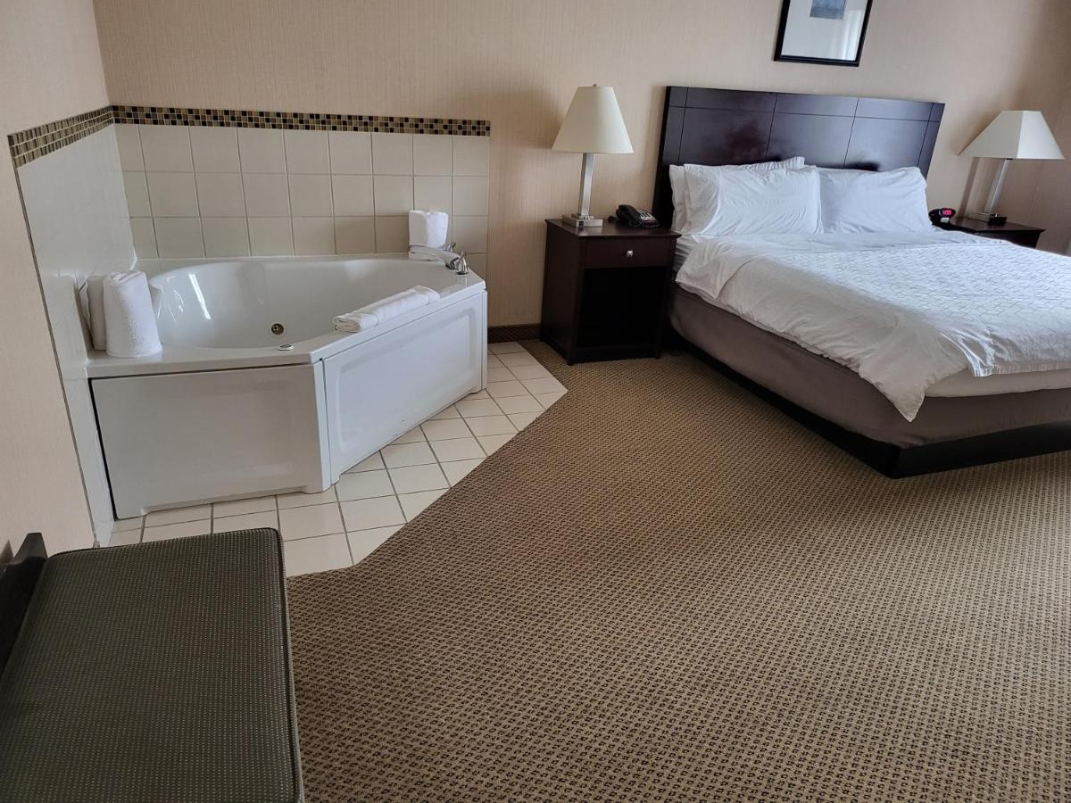 Holiday Inn Express Hotel & Suites Tipp City By Ihg Exterior foto