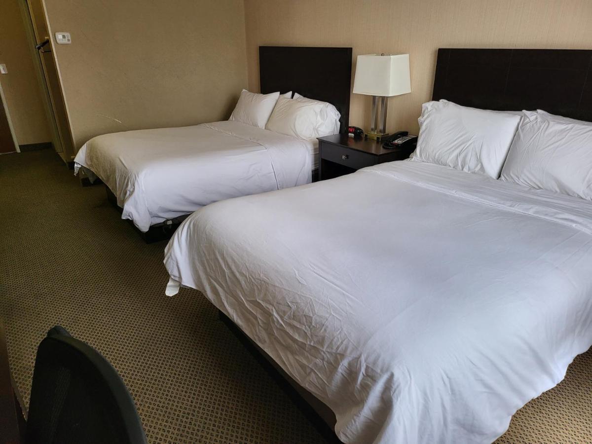 Holiday Inn Express Hotel & Suites Tipp City By Ihg Exterior foto