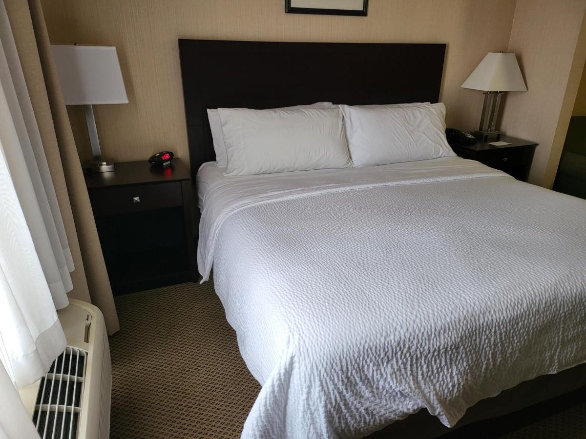 Holiday Inn Express Hotel & Suites Tipp City By Ihg Exterior foto