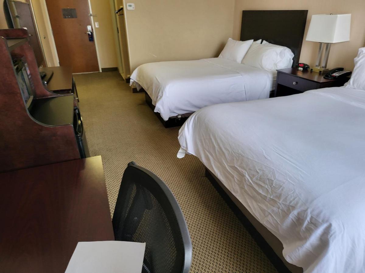 Holiday Inn Express Hotel & Suites Tipp City By Ihg Exterior foto