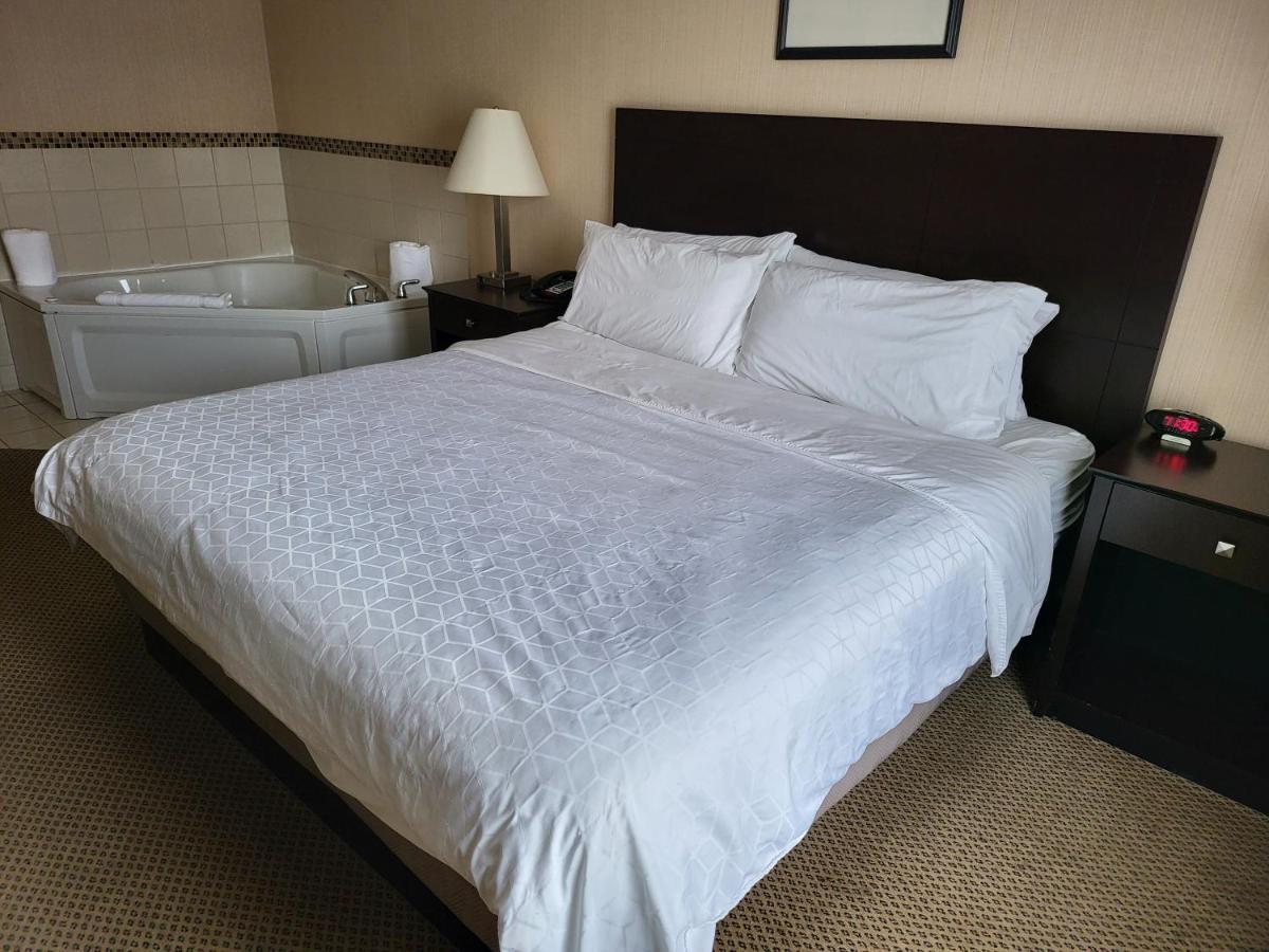 Holiday Inn Express Hotel & Suites Tipp City By Ihg Exterior foto