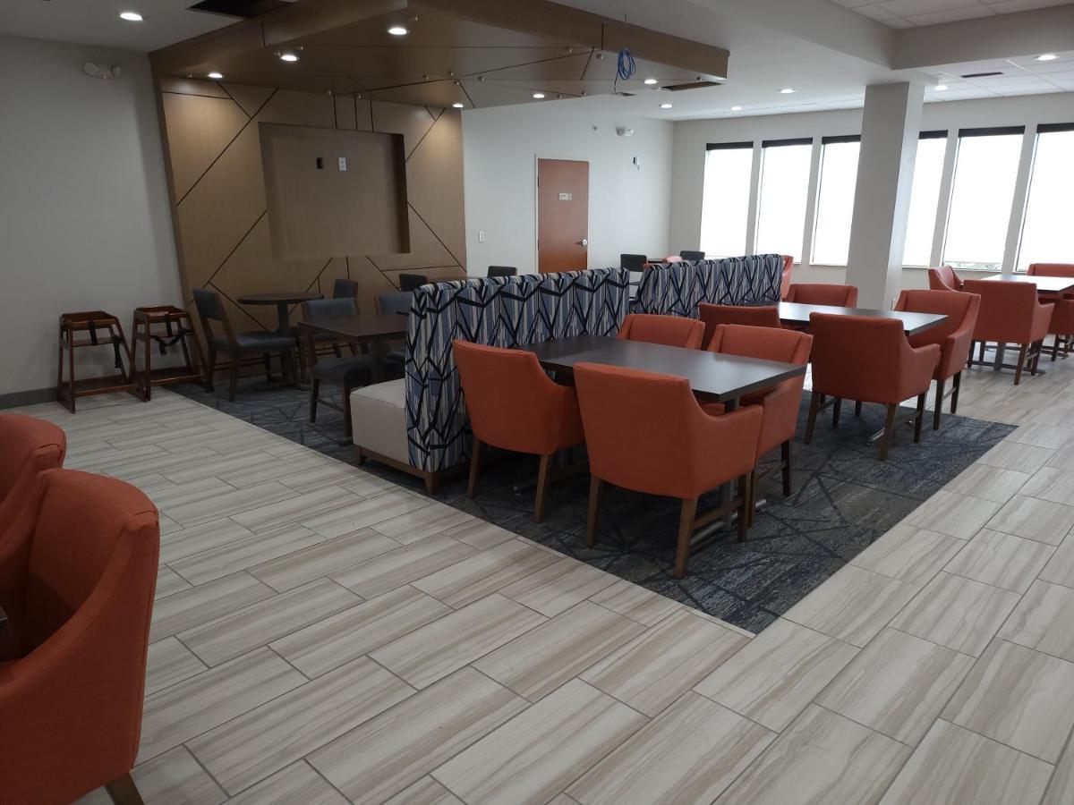 Holiday Inn Express Hotel & Suites Tipp City By Ihg Exterior foto