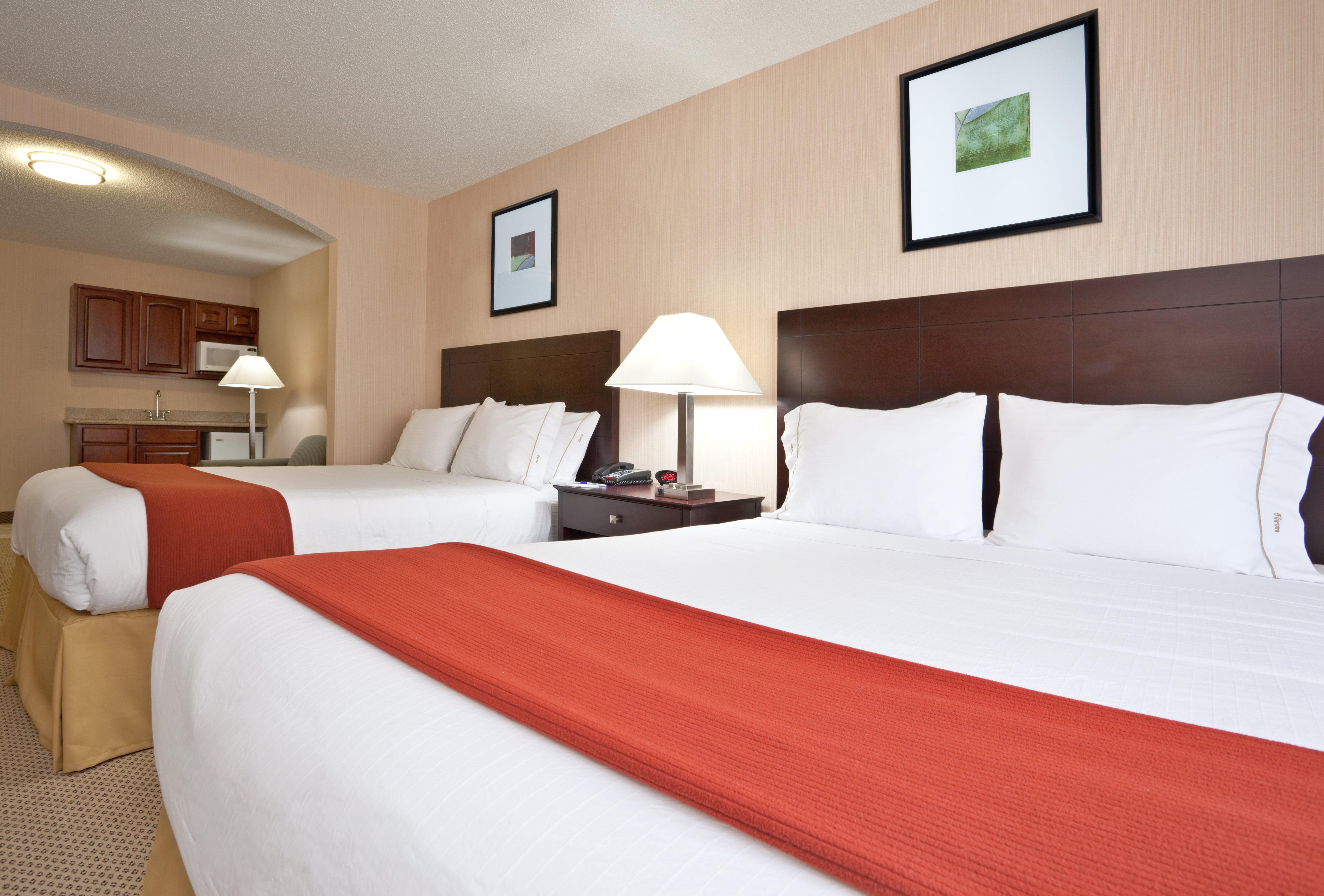 Holiday Inn Express Hotel & Suites Tipp City By Ihg Exterior foto