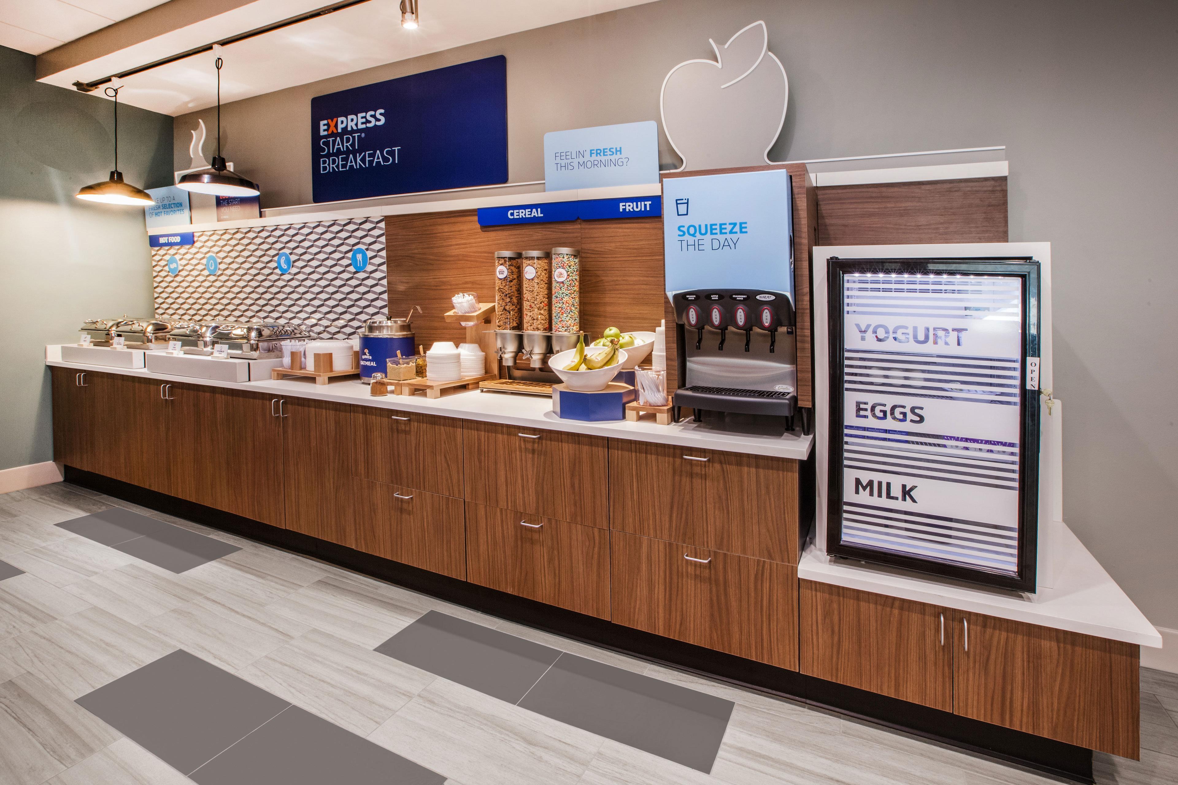 Holiday Inn Express Hotel & Suites Tipp City By Ihg Exterior foto