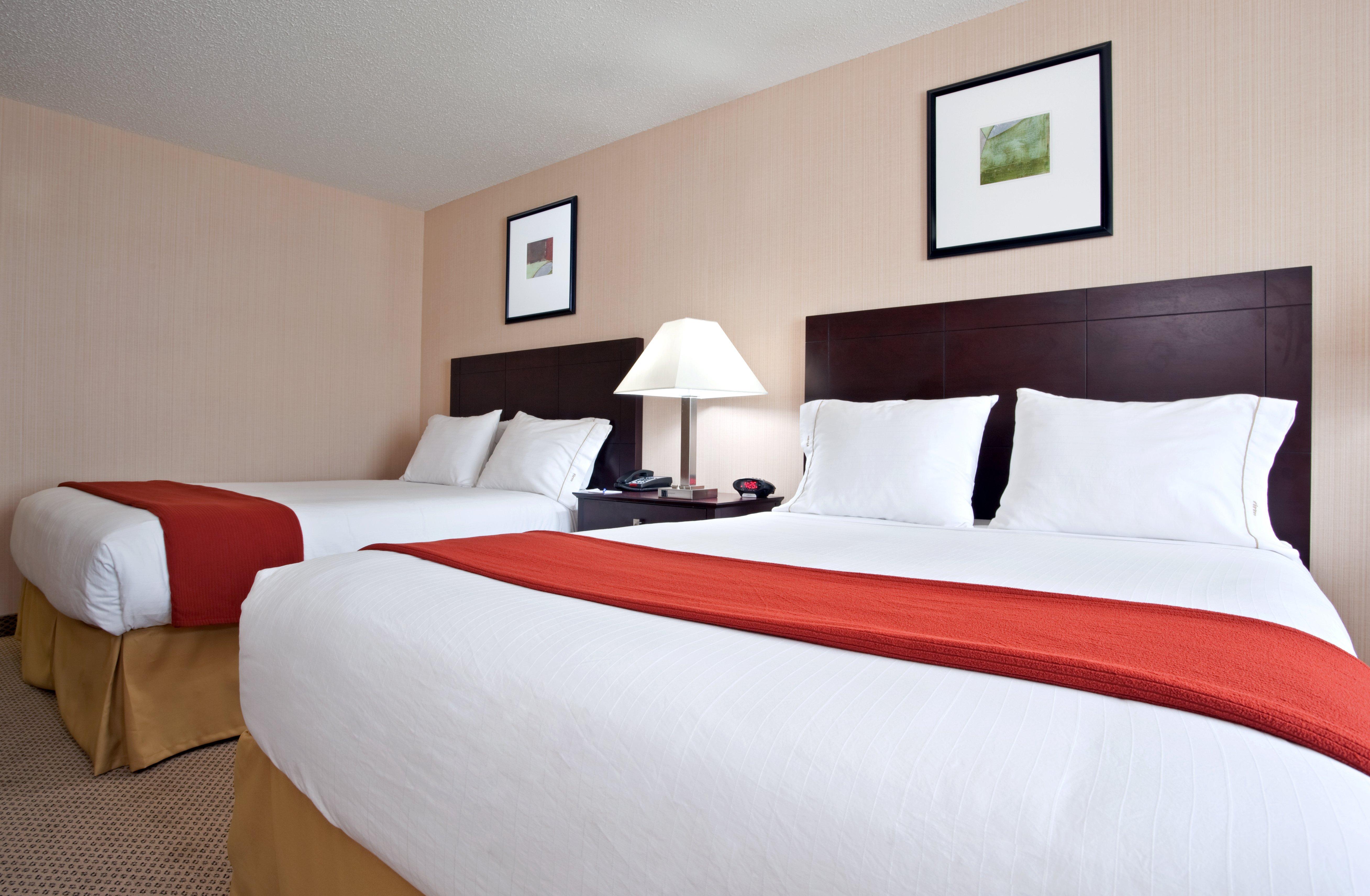 Holiday Inn Express Hotel & Suites Tipp City By Ihg Exterior foto