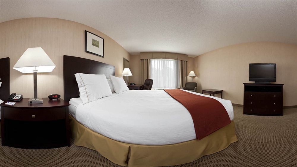 Holiday Inn Express Hotel & Suites Tipp City By Ihg Exterior foto
